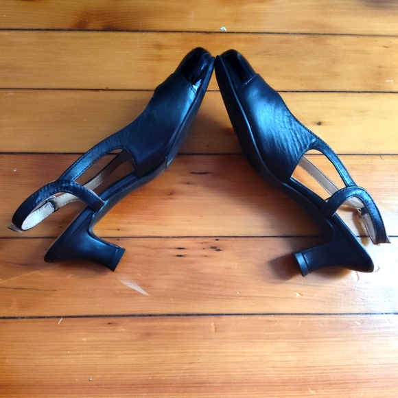 Array "Jewel" black leather cap toe slingback - Picture 3 of 5